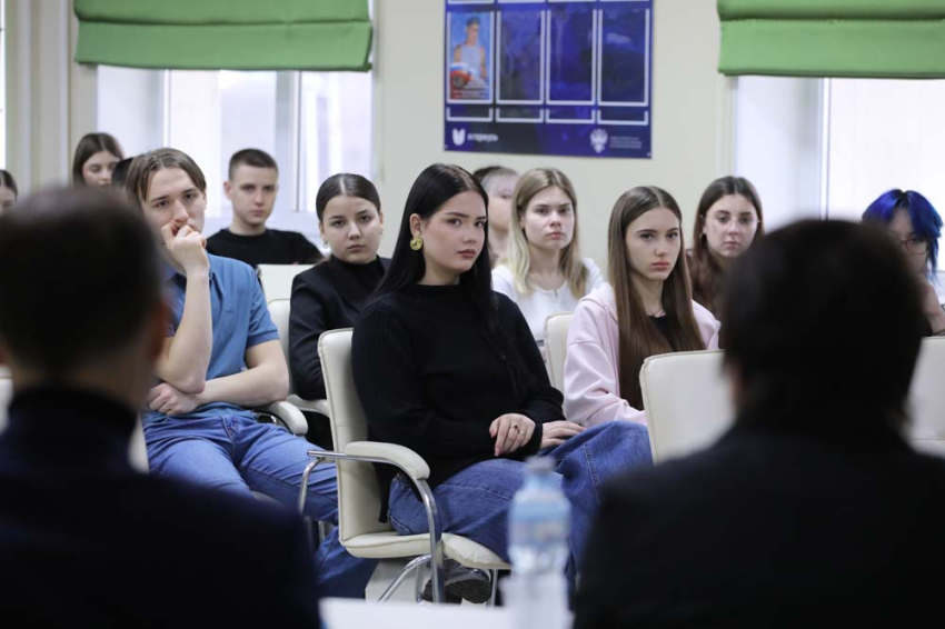 События НИУ «БелГУ» студенты ниу «белгу» встретились с белгородскими писателями