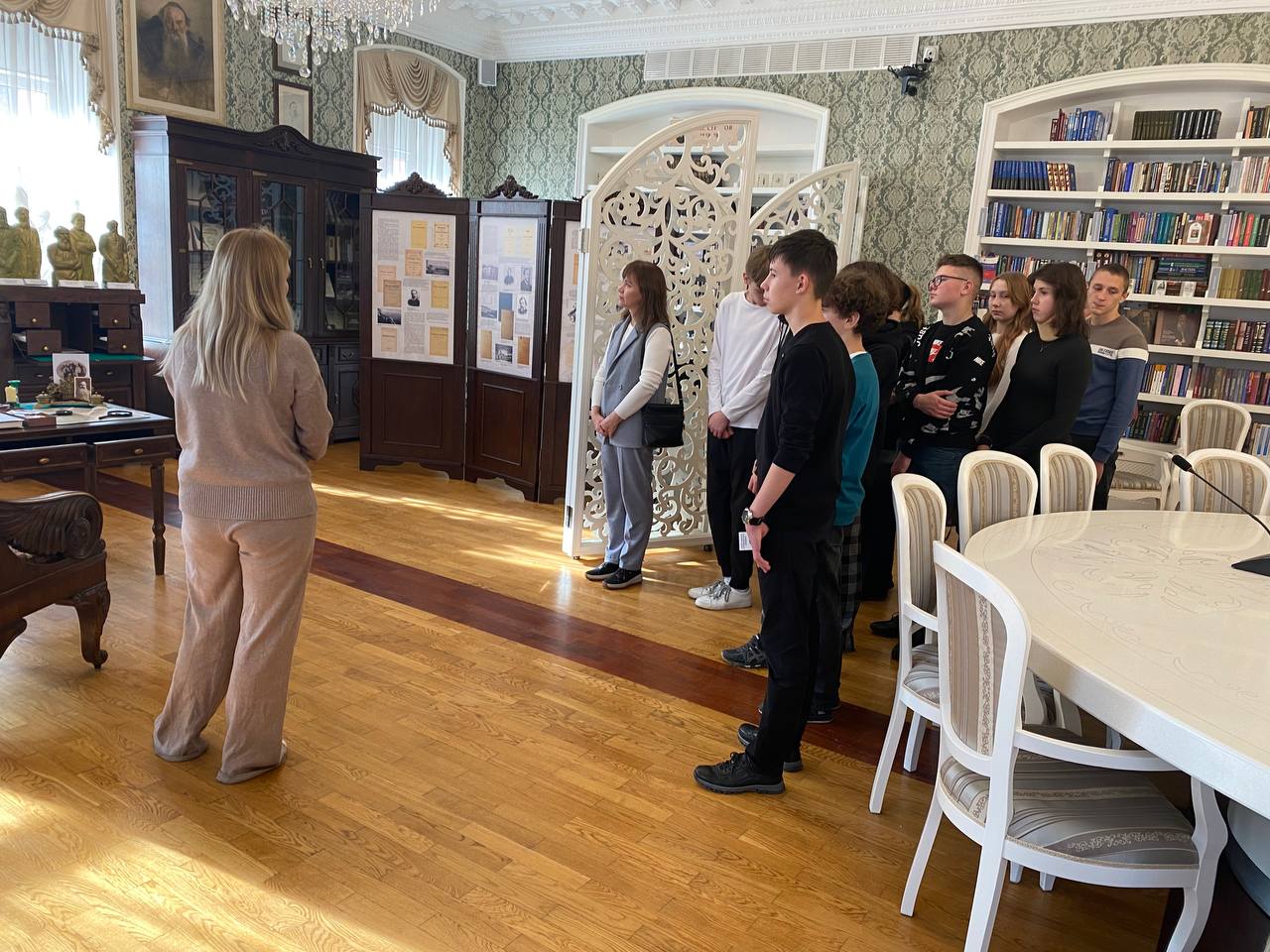 Учащиеся школы «Формула Успеха» ознакомились с наследием Николая Страхова Учащиеся школы «Формула Успеха» ознакомились с наследием Николая Страхова