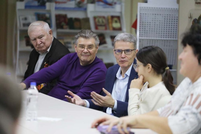 События НИУ «БелГУ» студенты ниу «белгу» встретились с врачом и писателем константином леушиным