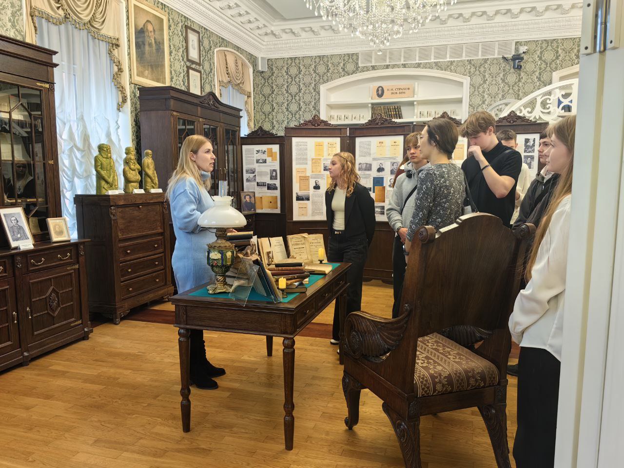 Участники образовательного события «Химия повсюду: как проектируются мировые общественные процессы» ознакомились с естественнонаучным наследием Николая Страхова